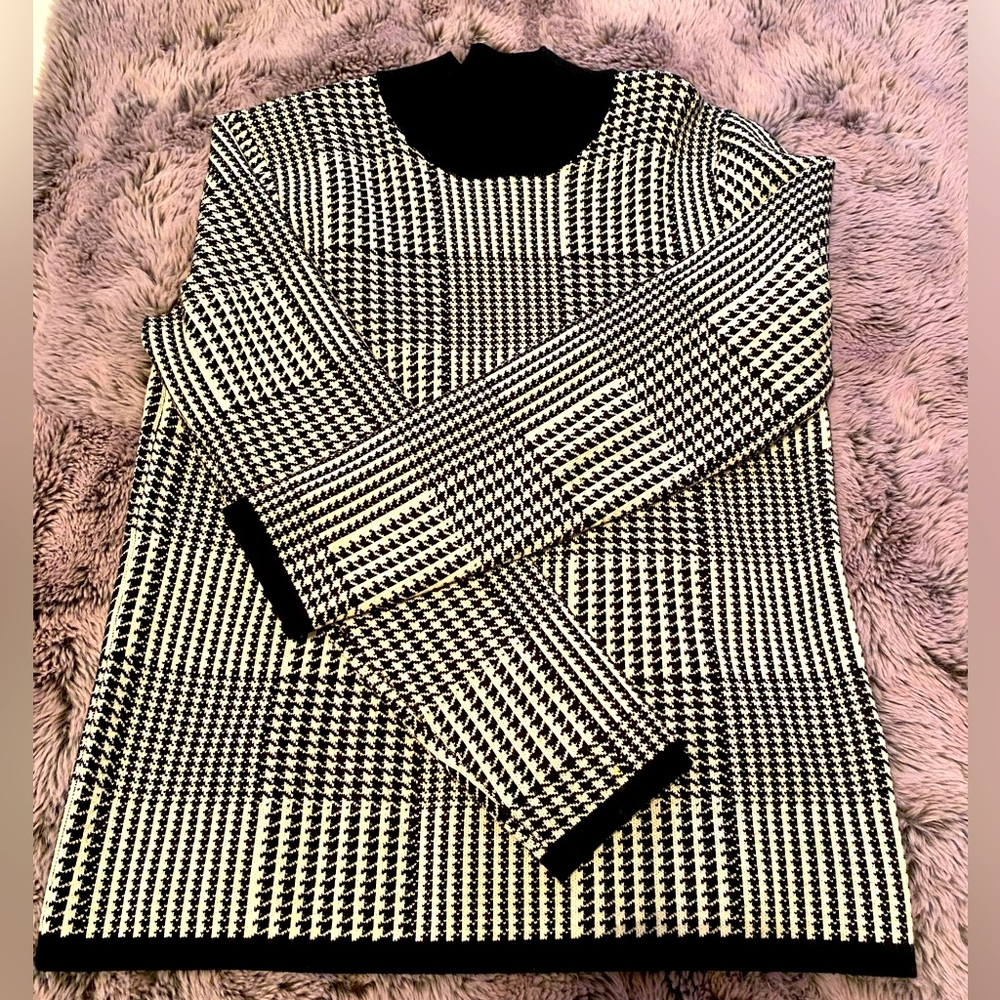 Houndstooth tahari sweater